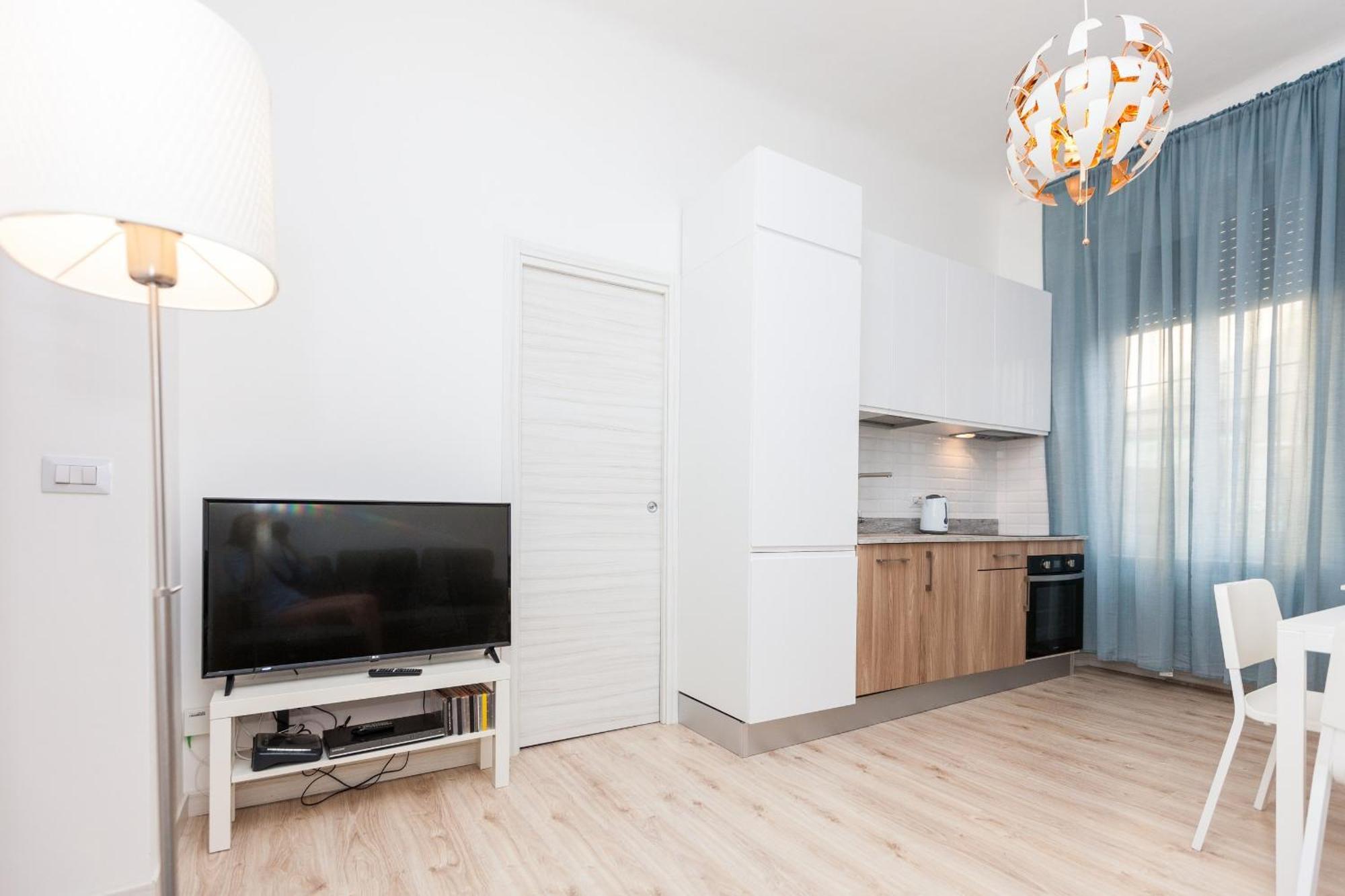 Cozy Flat In Near Metro Milan